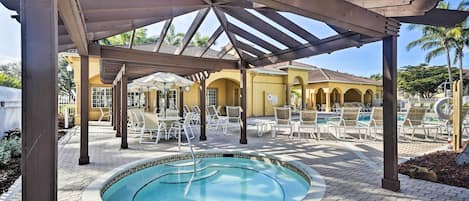 Explore Fort Myers from this vacation rental condo with resort amenities!