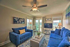 Living Room | Smart TV w/ Spectrum Streaming