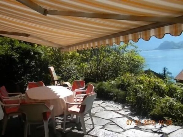 Detached south facing chalet. Large, uniquely elevated grounds in a private car-free holiday village at lake "Walensee"