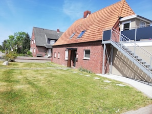 vor dem Haus