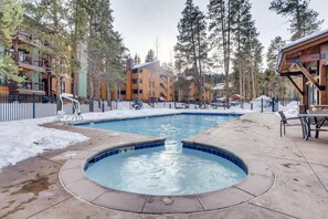 Heated Outdoor Pool/Hot Tub! AWESOME!