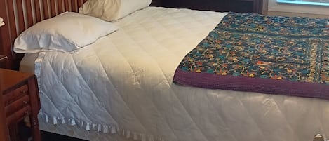 Bedroom-Queen Bed