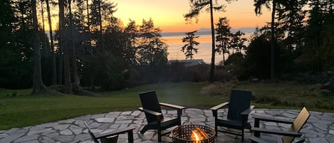 Enjoy amazing sunsets from the back deck and patio of the Orcas Sunset Retreat.