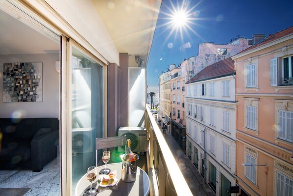 Blick vom Balkon auf die Croisette 