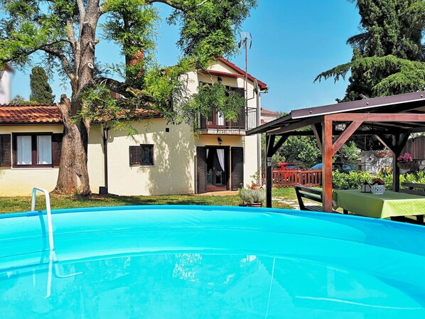 Water, Plant, Building, Sky, Property, Window, Swimming Pool, Nature, Azure, Tree