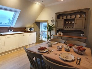 Kitchen dining area | Ben Ledi View, Callander