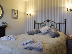 Double bedroom | Ben Ledi View, Callander