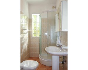 Luminaire Plomberie, Miroir, Propriété, Robinet, Évier, Lavabo, Blanc, Salle De Bains, Vert, Violet