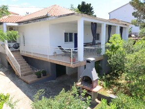 Pflanze, Fenster, Gebäude, Himmel, Grundstueck, Haus, Holz, Wohngebiet, Fassade