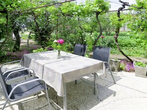 Tabelle, Möbel, Tisch Im Freien, Hinterhof, Garten, Baum, Garten, Terrasse, Landscaping, Zimmer