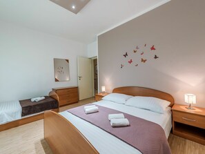 Möbel, Gebäude, Eigentum, Komfort, Bettrahmen, Holz, Bett, Interior Design, Haus, Lampe