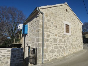 Ciel, Bâtiment, Arbre, Fenêtre, Porte, Façade, Zone Rurale, Gaz, Maison, Chalet
