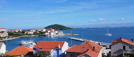 Agua, Nube, Cielo, Edificio, Tiempo De Día, Propiedad, Naturaleza, Azur, Arquitectura, Costeras Y Los Accidentes Geográficos Oceánico