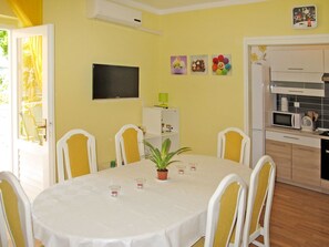 Room, Dining Room, Property, Yellow, Furniture, Interior Design, Table, Building, Wall, Real Estate