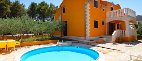 Plant, Sky, Property, Water, Window, Building, Azure, Tree, Swimming Pool, Architecture