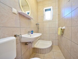 Zapfhahn, Armatur, Eigentum, Spiegel, Sinken, Bad Sink, Badezimmer, Lila, Interior Design, Fussboden