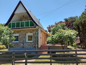 Ciel, Plante, Bâtiment, Fenêtre, Arbre, Bois, Maison, Clôture, Chalet, Zone Résidentielle