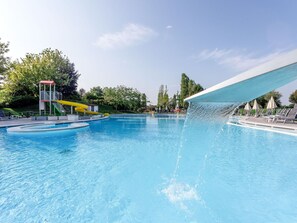 Water, Sky, Cloud, Swimming Pool, Tree, Aqua, Shade, Resort Town, Leisure, Real Estate