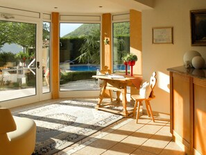 Plant, Property, Furniture, Building, Table, Wood, Interior Design, Shade, Living Room, Architecture