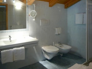 Mirror, Tap, Plumbing Fixture, Bathroom Sink, Sink, Property, Building, Bathroom, Purple, Bathroom Cabinet