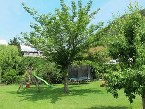 Pflanze, Himmel, Eigentum, Pflanzengemeinschaft, Schatten, Grundstueck, Vegetation, Baum, Biome, Öffentlicher Raum