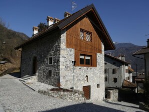 Ciel, Bâtiment, Fenêtre, Plante, Maison, Chalet, Montagne, Zone Rurale, Paysage, Façade