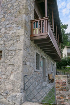 Building, Plant, Property, Window, House, Stairs, Wood, Sky, Door