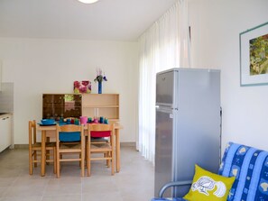 Zimmer, Eigentum, Möbel, Fussboden, Haus, Interior Design, Gebäude, Tabelle, Grundeigentum, Wohnung