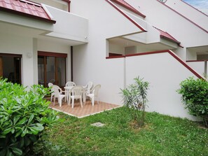 Propriété, Maison, Bâtiment, Immobilier, Arrière-Cour, Cour, Herbe, Zone Résidentielle, Domicile, Pièce