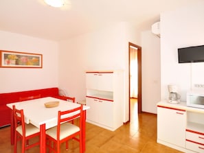 Pièce, Meubles, Propriété, Bâtiment, Sol, Design Intérieur, Table, Maison, Mur, Plafond