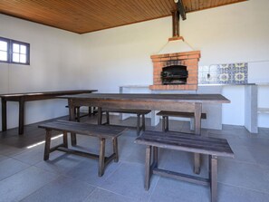 Table, Fenêtre, Bois, Design Intérieur, Bâtiment, Tache De Bois, Sol, Dur, Rectangle