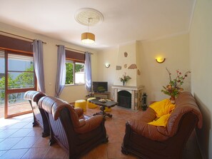 Eigentum, Möbel, Komfort, Pflanze, Holz, Wohnzimmer, Fenster, Interior Design, Couch, Zimmerpflanze