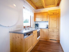 Cabinetry, Countertop, Sinken, Zapfhahn, Möbel, Spüle, Gebäude, Schublade, Küche, Interior Design