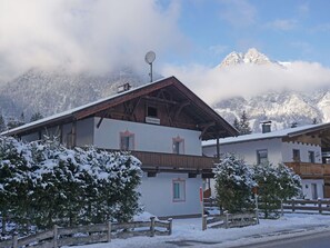 Cloud, Sky, Snow, Mountain, Building, Window, Plant, Slope, House, Atmospheric Phenomenon