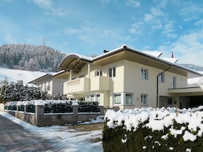 Zuhause, Haus, Eigentum, Schnee, Wohngebiet, Gebäude, Winter, Grundeigentum, Himmel, Die Architektur