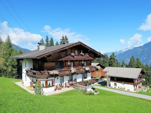 Ciel, Nuage, Plante, Bâtiment, Montagne, Arbre, Fenêtre, Paysage Naturel, Lot Terre, Maison