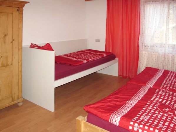 Möbel, Gebäude, Komfort, Holz, Bettrahmen, Bett, Vorhang, Interior Design, Haus, Flooring