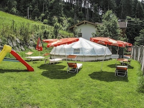 Gras, Zelt, Camping, Bergstation, Baum, Freizeit, Ländliches Gebiet, Grundstueck, Hinterhof, Landschaft