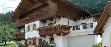 Propiedad, Casa, Edificio, Techo, Casa, Bienes Raíces, Arquitectura, Cabaña, Fachada, Madera