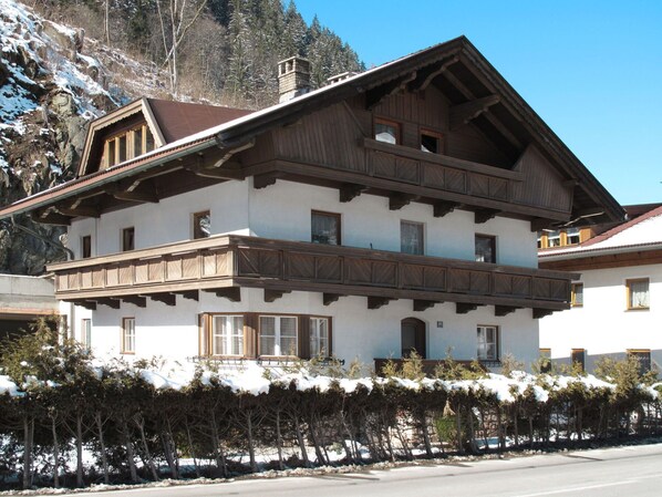 Building, Window, Property, Sky, Snow, Plant, House, Tree, Mountain, Roof