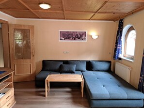 Propriété, Canapé, Bois, Design Intérieur, Confort, Fenêtre, Sol, Sol, Mur, Salon