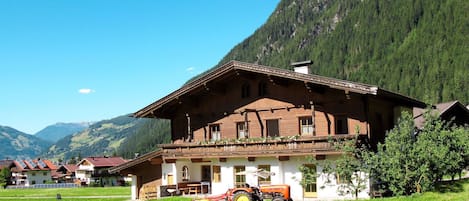 Himmel, Berg, Eigentum, Pflanze, Ökoregion, Gebäude, Natürliche Landschaft, Haus, Grundstueck, Hochland