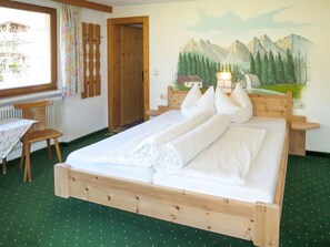 Möbel, Bett, Schlafzimmer, Zimmer, Bettrahmen, Eigentum, Bettdecke, Matratze, Interior Design, Bedding