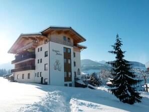 Cielo, Edificio, Montaña, Nieve, Ventana, Azur, Planta, Árbol, Pendiente, Casa