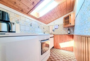 Flooring, Wood, Floor, Interior Design, Tile, Major Appliance, Ceiling, Room, Wood Stain, Kitchen