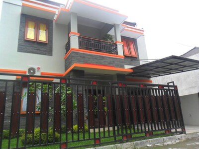 Rumah 4 Kamar Full Ac Nyaman dekat Ambarukmo plaza