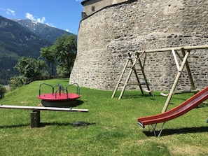 Propriété, Plante, Ciel, Vert, Paysage Naturel, Lot Terre, Bùtiment, Herbe, Loisir, Prairie