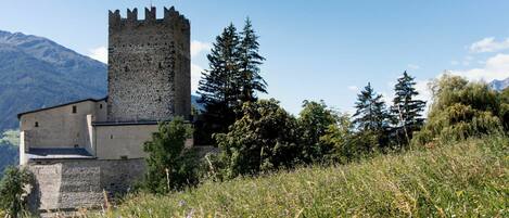 Cielo, Pianta, Nube, Costruzione, Paesaggio Naturale, Lotto, Erba, Albero, Montagna, Pascolo