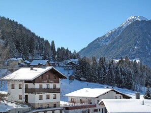 Himmel, Berg, Schnee, Fenster, Gebäude, Natur, Steigung, Baum, Haus, Lärche