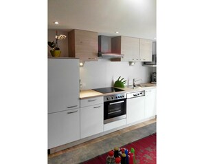 Countertop, Zimmer, Cabinetry, Küche, Möbel, Eigentum, Interior Design, Herd, Haus, Major Appliance